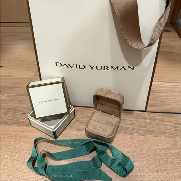 David Yurman Cream and Brown Box Set - Picture 3 of 8